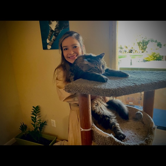 Meet your Poshmark Ambassador, Renata - Picture 4 of 8